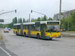 mercedes-benz-o-405-n-niederflur-stadtversion Mercedes-Benz O 405 N (Niederflur-Stadtversion) als SEV f�r die Stra�enbahnlinie M17 zwischen den Haltestellen Hohensch�nhausen Gehrenseestra�e und Lichtenberg Allee der Kosmonauten/Rhinstra�e.