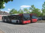 bremer-strasenbahn-ag-bsag Ein MAN Lion&acute;s City GL und ein Neoplanbus der 47er Serie stehen nebeneinander auf der Warteposition in Gr�pelingen. W�hrend der L�we nach Mar�el f�hrt, f�hrt der Neoplan nach R�nnebeck, wo er an der Cranzer Stra�e endet. 