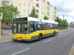berlin Volvo V7000 auf der Linie 156 nach Prenzlauer Berg Michelangelostra�e an der Haltestelle Prenzlauer Berg Prenzlauer Allee/Ostseestra�e.
