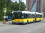 berlin Solaris Urbino als SEV f�r die Stra�enbahnlinie M17 zwischen Hohensch�nhausen Gehrenseestra�e und Lichtenberg Allee der Kosmonauten/Rhinstra�e an der Haltestelle Lichtenberg Landsberger Allee/Rhinstra�e.