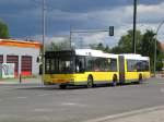 berlin MAN Niederflurbus 2. Generation als SEV f�r die Stra�enbahnlinie M17 zwischen Hohensch�nhausen Gehrenseestra�e und Lichtenberg Allee der Kosmonauten/Rhinstra�e an der Haltestelle Lichtenberg Rhinstra�e/Plauener Stra�e.