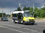 berlin Mercedes-Sprinter auf Betriebsfahrt an der Haltestelle Lichtenberg Rhinstra�e/G�rtnerstra�e.