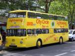 berlin Doppeldecker Sightseeing-Bus am U-Bahnhof Kurf�rstendamm.