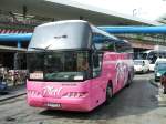 Neoplan Skyliner Neoplan des Bus-Unternehmens Plettl am K�lner Hbf.