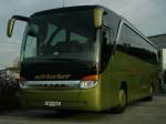 setra-s-400er-serie-top-class Auf einem Parkplatz vor einem Resch & Frisch - Gesch�ft steht dieser Reisebus von Mirlacher abgestellt, gegen�ber auch ein kleiner Mercedes Medio von demselben Unternehmen. [07.11.06]