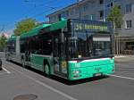 MAN Bus mit der Betriebsnummer 783 f�hrt zur Haltestelle Binningen ...