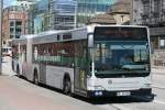 Hochbahn 7853 (HH HN 2883) macht Werbung f�r Dumrath und ...