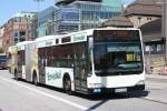 Hochbahn 7854 (HH HN 2884) macht Werbung f�r Em-eukal.
Hamburg HBF, ...