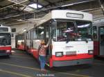 winterthur Saurer 131 im Depot Gr�zefeld. Ende 2006 wnaderten alle Saurer/FHS/Str�mberg ins rum�nische Baia Mare. Geblieben ist der Saurer 131, der am Tag der offenen T�r selbstverst�ndlich auch ausgestellt wurde. Sehr beliebt waren diese historischen Fahrzeugen bei den Kindern, die sich ans Steuer setzen konnten, und ein Stadtbus Chauffeur den begeistern Kinder die BEdienung des Fahrzeugs erkl�rte.