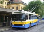 NAW Trolleybus Trolleybus Nr 112 ( NAW -Hess -Siemens Bt 5-25  ) bei der Haltestele vor dem SBB Bahnhof in La Chaux de Fonds am 07.09.2007