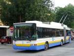 Hess Trolleybus BGT-N2C Hess Swisstrolley Gelenk Trolleybus Nr 123 bei der Haltestele vor dem SBB Bahnhof in La Chaux de Fonds am 07.09.2007
