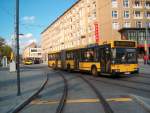 mercedes-benz-o-405-n-niederflur-stadtversion MB O 405 GN� (DVB 453 104-1) auf Linie 75 auf der neuen Trasse Postplatz/Wallstr. Dahinter MB O 405 GN (453 004-0) auf EV 8. (25.10.06)