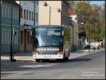 falkenberg-elster Ein K�ssbohrer Setra der Firma Jaich-Reisen aus Gro�r�ssen an der Ersatzhaltestelle in der Falkenberger Bahnhofstrasse, 31.10.06.