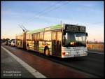MAN Niederflurbus 1. Generation Bus 032 der Linie 862 Ostend-Brandenburger Viertel-Ostend auf der neuen Bahnhofsbr�cke im Feierabend-/Baustellenstau in Eberswalde. 01.12.06.