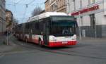 neoplan-n-44-serie-centroliner Neoplan N4421 CNG der SVZ auf Linie 22 beim Verlassen der Haltestelle Neumarkt.
Anmerkung: Alle Buslinien der SVZ beginnen/enden am Wochenende vom Neumarkt anstatt wie Mo-Fr von der Zentralhaltestelle. Laut neuesten Informationen soll jetzt die Zentralhaltestelle am Neumarkt gebaut werden. Womit diese Regelung dann auch Geschichte w�re. (Fotoaufnahme: 16.12.06)
