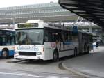 luzern Luzern - NAW-Hess Gelenk-Trolleybus Nr.195 mit Vollwerbung an der Haltestelle vor dem Bahnhof Luzern am 18.11.2007