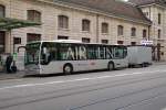 mercedes-benz-o-530-i-citaro BS 2843 - Der schicke Mercedes Zubringerbus zum EuroAirport wartet am Bahnhof SBB/CFF auf Flugreisende. Die d�rfen ruhig viel Gep�ck mitbringen, denn der Anh�nger ist ja gro� genug. 11.12.2006