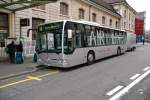 mercedes-benz-o-530-i-citaro BS 2843 - Der silberne Mercedes Flughafenbus wartet am Bahnhof SBB/CFF auf Flugreisende f�r den EuroAirport. Die Fahrtdauer betr�gt nur 20 Minuten. 11.12.2006
