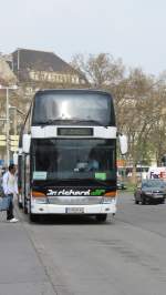 Setra Doppeldecker von Dr. Richard auf dem Weg nach Reichnitz, Wien am 5.4.2012.