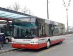 neoplan-n-44-serie-centroliner StadtBus Frauenfeld - Neoplan Kleinbus Nr.76  TG 158100 bei der Bushaltestelle auf dem Bahnhofplatz in Frauenfeld am 04.01.2008