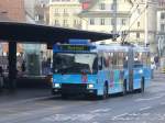 luzern Luzern - NAW-Hess Gelenk-Trolleybus Nr.199 mit Vollwerbung bei der Haltestelle vor dem Bahnhof Luzern am 26.01.2008