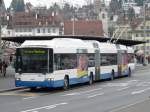 luzern VBL - 3 Teiliger Trolleybus Nr.231 mit der Bezeichnunung LighTram3.bei der Haltestelle vor dem Bahnhof in Luzern am 26.01.2008