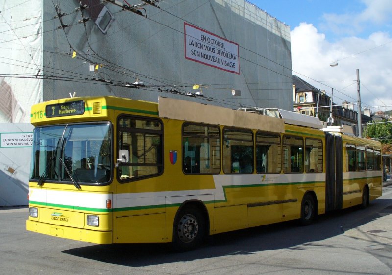 TN - NAW / Hess Trolleybus Nr.116 beim verlassen der Haltestelle Place Pury am 19.09.2007
