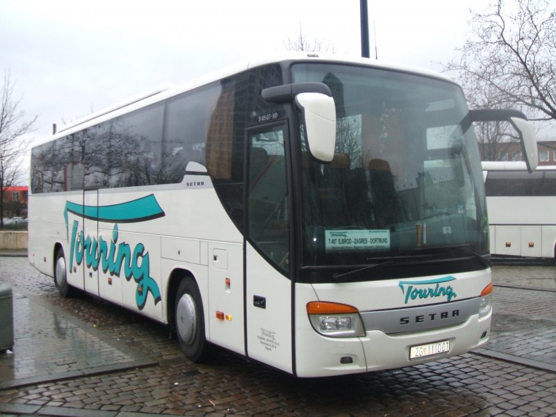 Touring,Setra S415 GT-HD von Zagreb - Dortmund im Dortmunder Busbahnhof.(05.01.2008)