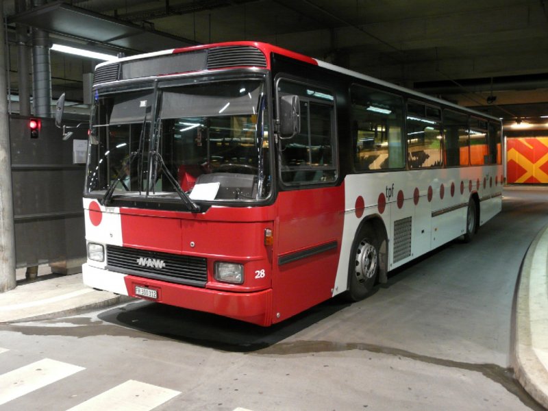 tpf - NAW Bus Nr.28 FR 300312 abgestellt in den Unterirdischen tpf Bushaltestellen im Bahnhof von Fribourg am 26.07.2008