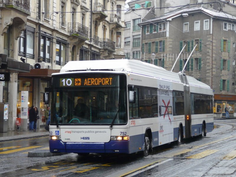 TPG - Hess-Swisstrolleybus BGT-N2C Nr.752 unterwegs auf der Linie 10 in Genf am 31.12.2008