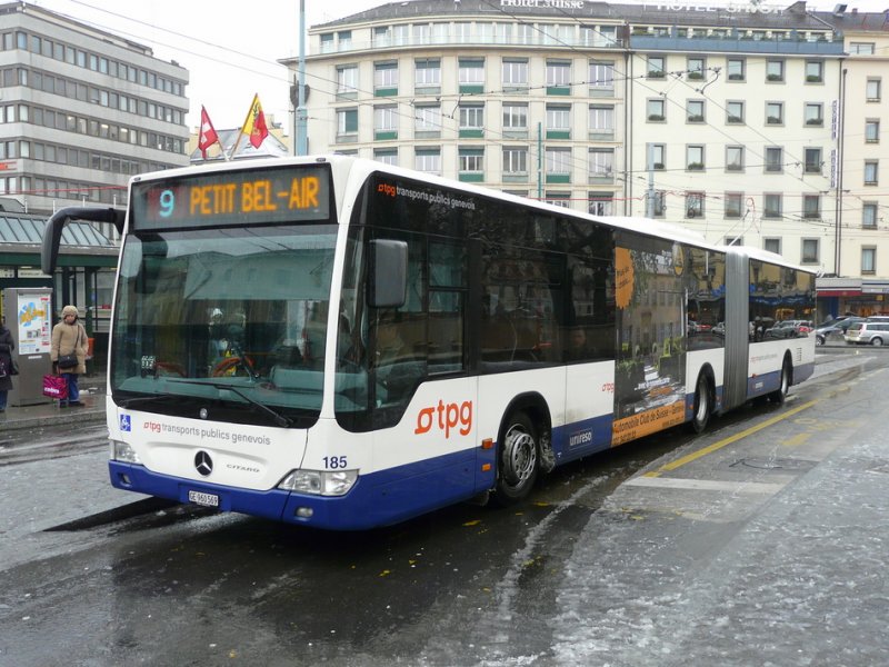 TPG - Mercedes Citaro Gelenkbus Nr.185 GE 960569 unterwegs auf der Linie 9 in Genf am 31.12.2008