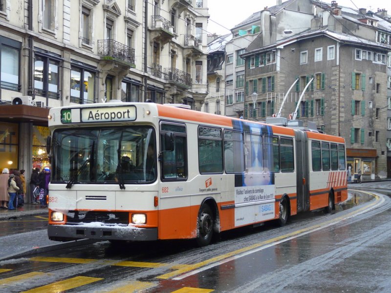 TPG - NAW-Hess Trolleybus Nr.682 unterwegs auf der Linie 10 in Genf am 31.12.2008