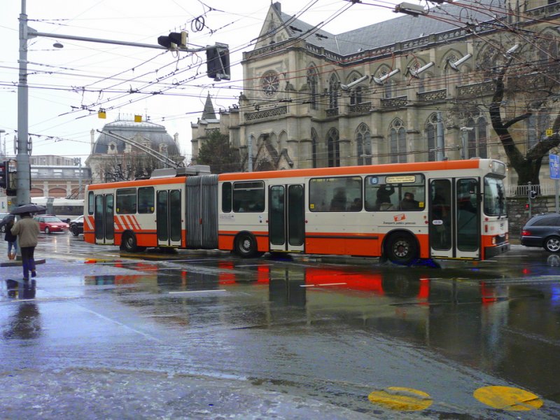 TPG - NAW-Hess Trolleybus Nr.686 unterwegs auf der Linie 6 in Genf am 31.12.2008
