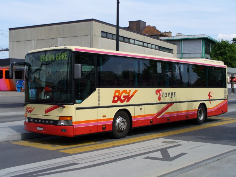 travys - SETRA Reisebus VD 1419  beim Busbahnhof in Yverdon les Bains am 30.07.2006