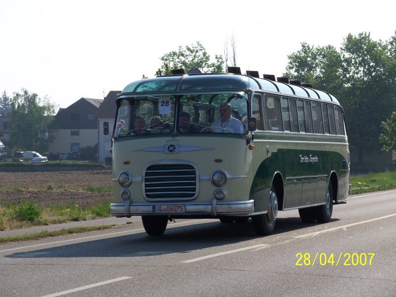 Unbekannter Setra Oldtimer kurz nach Neuluheim. . Der Bus nahm an der Ausfahrt des Busoldtimertreffs von Sinsheim nach Speyer und anschlieend wieder nach Sinsheim teil. Organisiert wurde das treffen von den Technik Museen Sinsheim und Speyer.