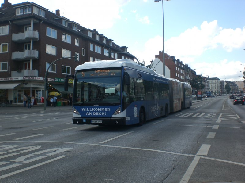Van Hool AGG 300 auf der Linie 5 nach Hauptbahnhof an der Haltestelle Eppendorfer Weg(Ost). 

