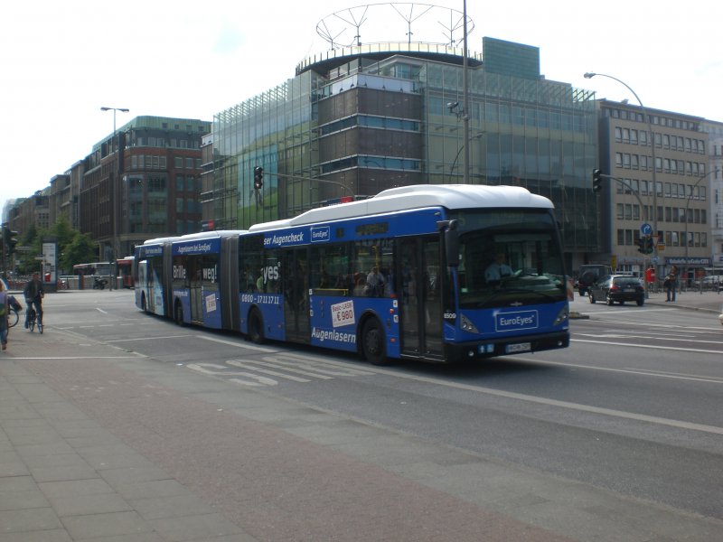 Van Hool AGG 300 auf der Linie 5 am Hauptbahnhof.