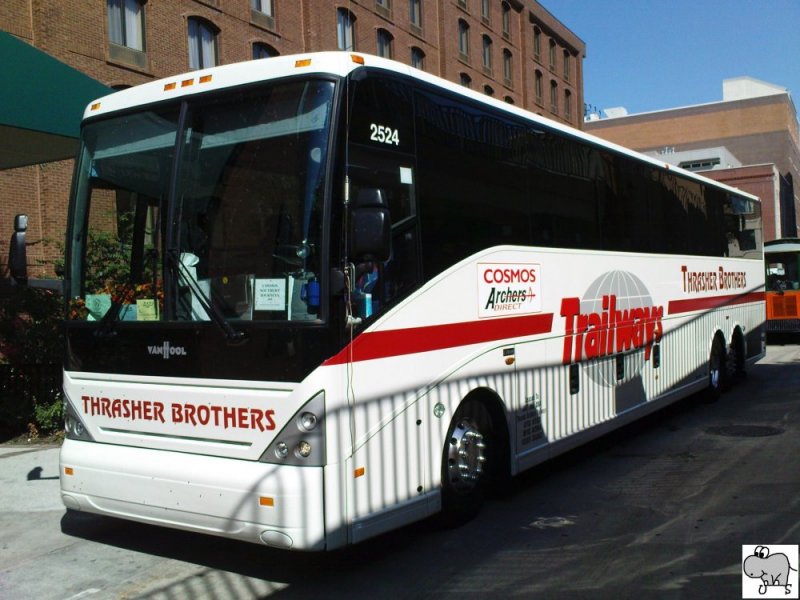 Van Hool C-2000 Serie des amerikanischen Busunternehmens  Trailways / Trasher Brothers . Aufgenommen am 23. September 2008 in Savannah, Georgia.