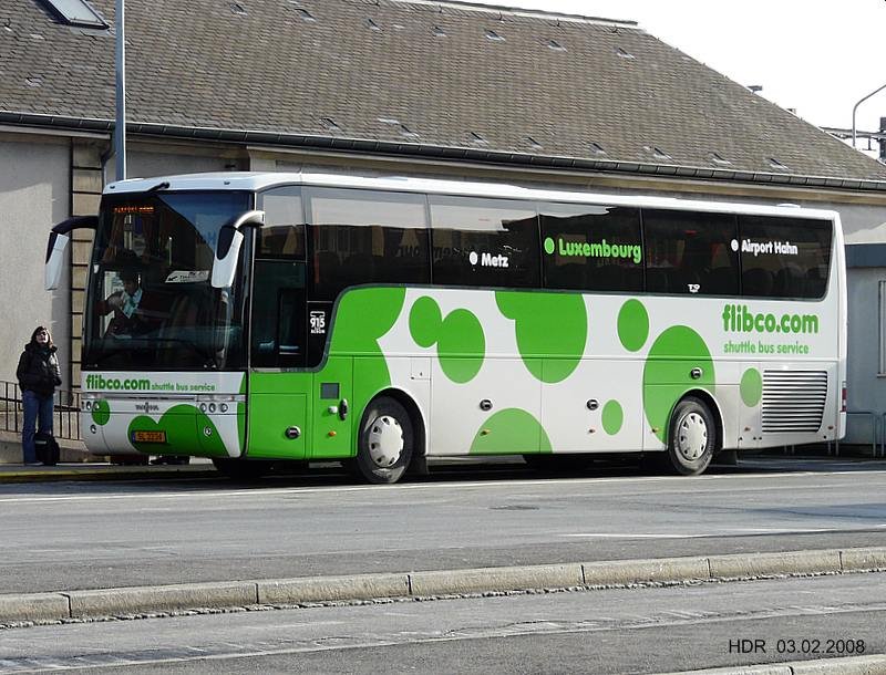 Van Hool T 915 als Shuttle Bus zwischen Metz, Luxemburg und dem Flughafen Hahn. Aufgenommen am 03.02.08 beim Bahnhof Luxemburg.