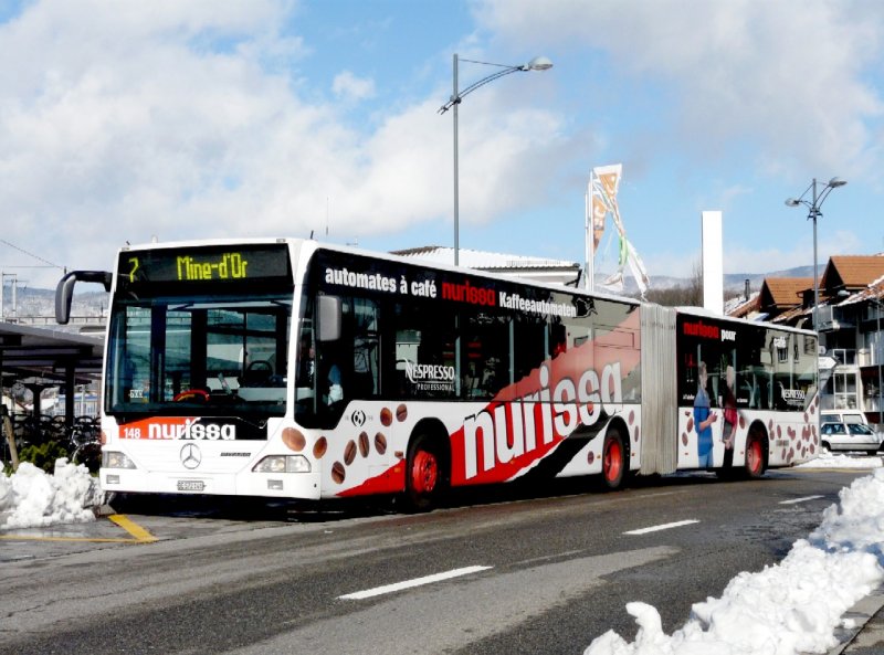 VB Biel - Mercedes Citaro Bus Nr.148 mit Teilwerbung eingeteilt auf der Linie 7 Minie-d`Or bei der Bushaltestelle neben dem bahnhof in Brgg am 22.03.2008