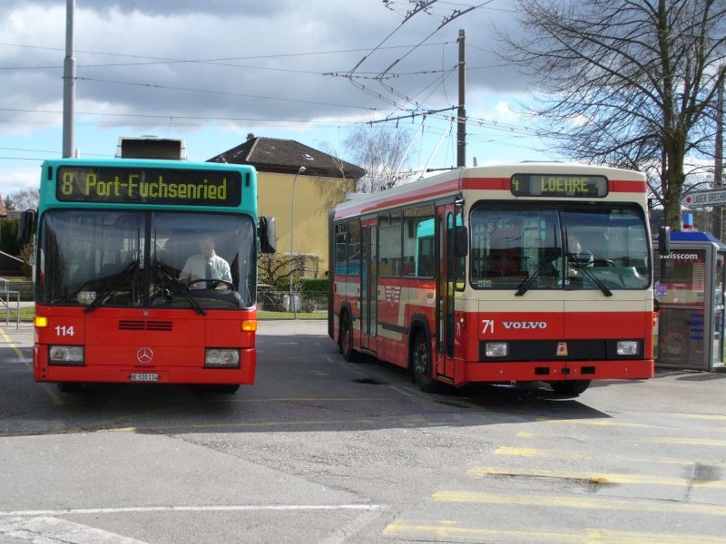 VB - Trolleybus Nr. 71 an der Endstation in Nidau eingeteilt auf der Linie 4 nach LOEHRE neben dem Mercedes Citaro Nr.114 eingeteillt auf der Linie 8 FUCHSENRIED via Port am 03.03.2007