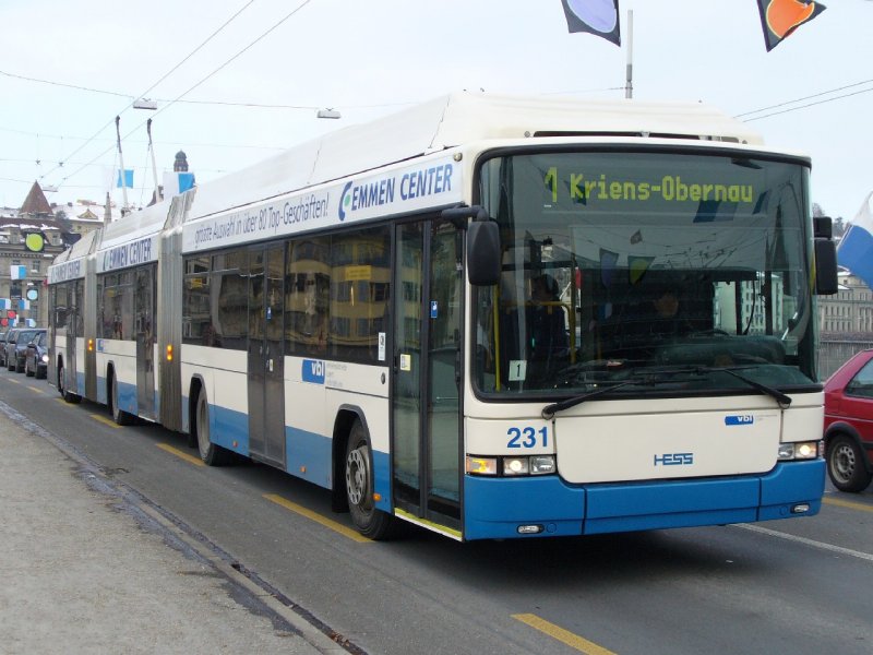 VBL - 3 Teiliger Trolleybus Nr.231 mit der Bezeichnunung LighTram3. auf der Seebrcke vor dem Bahnhof in Luzern am 18.11.2007