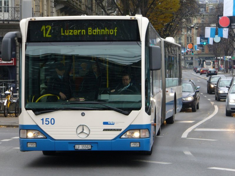 VBL - Der Mercedes Citaro Gelenk-Bus Nr.150  LU 15502  unterwegs zum Bahnhof Luzern am 18.11.2007