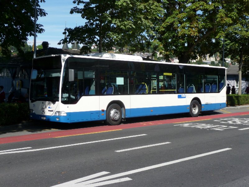 VBL - Mercedes Citaro Bus Nr.71  LU 15016 vor dem Schiffsteg in Luzern 19 am 08.09.2008