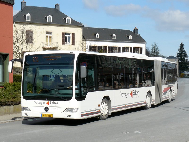 (VE 2019) Dieser M.B. Citaro Gelenkbus, der Firma Ecker aus Steinsel, war einer der Busse, die als Shuttle zwischen Mersch und Luxemburg fr das Osterwochenende eingesetzt, weil an der Bahnstrecke zwischen Mersch und Luxemburg gearbeitet wurde. 23.03.08