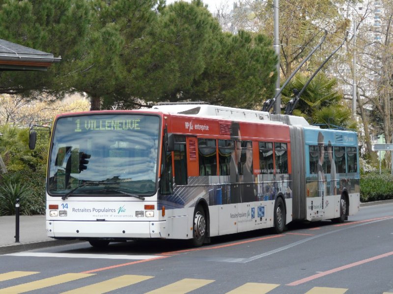 VMCV - VANHOOL Trolleybus Nr.14 mit Teilwerbung unterwegs nach Villeneuve in Montreux am 05.04.2008
