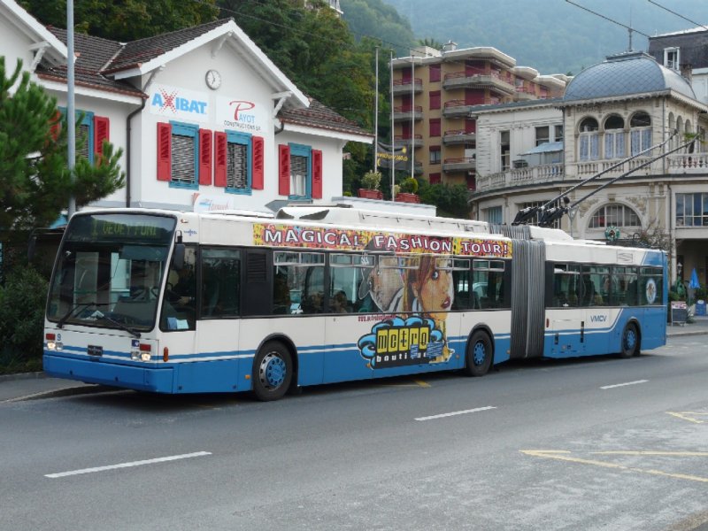 VMCV - VanHool Trolleybus Nr.9 mit Teilwerbung unterwegs in Territet am 24.09.2008
