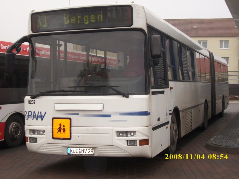 VOLVO-Gelenkbus am 04.11.2008 am Busbahnhof in Bergen/Rgen.