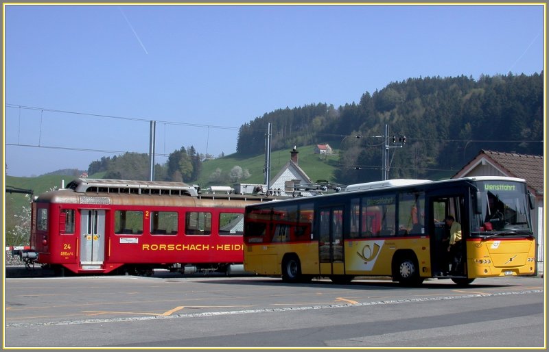 Vovo Postbus am Bahnhof Heiden. (19.04.2007)