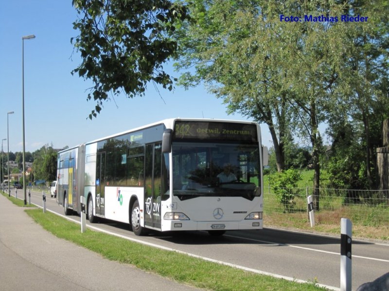 VZO Citaro Nr.62 mit der ZVV Werbung, am 13.06.09 auf der Linie 842 nach Oetwil Zentrum
